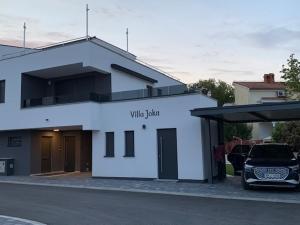 Budova, kde se vila nachází