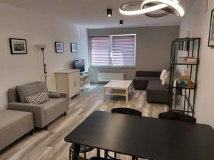 Posedenie v ubytovaní Uroczy apartament w ścisłym centrum Giżycka