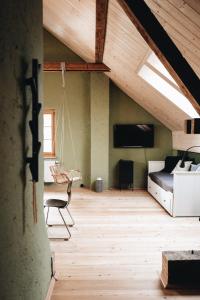 TV a/nebo společenská místnost v ubytování Villa100und10 by Seebnb