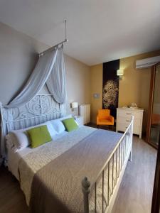 A bed or beds in a room at SWEET HOME & WELLNESS affittacamere