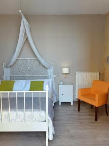 A bed or beds in a room at SWEET HOME & WELLNESS affittacamere