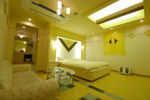 A bed or beds in a room at HOTEL WiLL EX 大高 レジャーホテル
