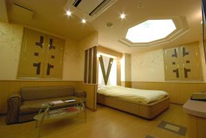 A bed or beds in a room at HOTEL WiLL EX 大高 レジャーホテル