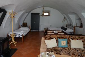 Rúm í herbergi á Apartmány Statek Číměř