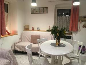 Istumisnurk majutusasutuses Apartmány Statek Číměř +8 fotot