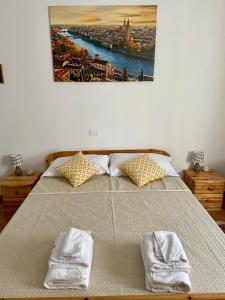 a bedroom with a bed with two towels on it at Polly's Verona Apartment in Verona