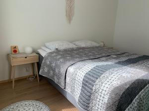 Katil atau katil-katil dalam bilik di Arctic City Nest