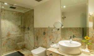 The Citi Residenci Hotel - Durgapur的一间浴室