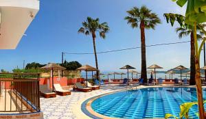 Bazén v ubytování Maria's Beach Apartments nebo v jeho okolí