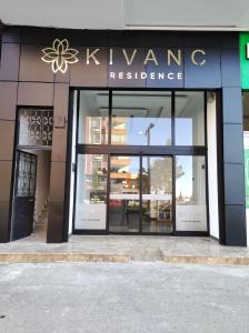 un frente de tienda con un cartel que lee residencia kyleamine en Kıvanç Residence en Trabzon