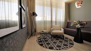 TV a/nebo společenská místnost v ubytování Radisson Blu Hotel, Beirut Verdun