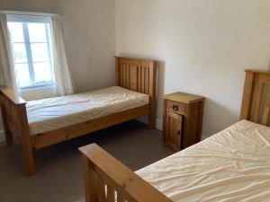a bedroom with two bunk beds and a window at Norfolk Lodge - Dhilba Guuranda-Innes National Park in Inneston