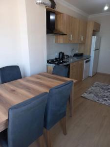 Küche/Küchenzeile in der Unterkunft Kıvanç Residence