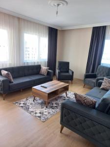 Ein Sitzbereich in der Unterkunft Kıvanç Residence