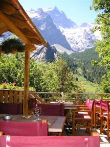 En restaurant eller et andet spisested på HOTEL DES ALPES - SKIERS LODGE