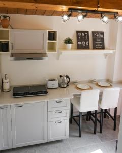 A kitchen or kitchenette at La Terrazza Azzurra