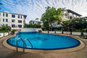 Bazén v ubytování Patong Tower apartment by Lofty nebo v jeho okolí