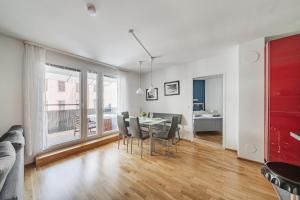 17 C&J's Apartment的休息区