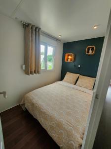 a bedroom with a bed and a window at Cocon familial à la ferme in Eyragues