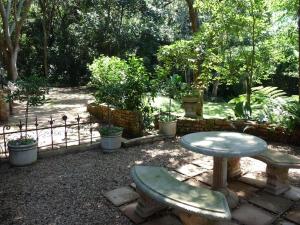 Κήπος έξω από το MacLeod House Guest Cottage