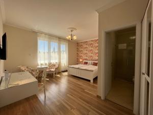 Ένα ή περισσότερα κρεβάτια σε δωμάτιο στο Camille Apartmanhouse