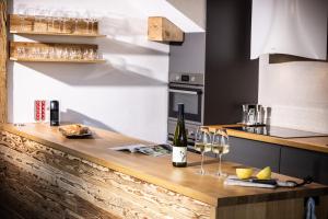 Kuchnia lub aneks kuchenny w obiekcie residenz5360