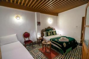 Postel nebo postele na pokoji v ubytování Riad Fes Iline