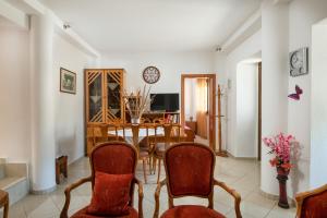 TV a/nebo společenská místnost v ubytování Thodoros apartment