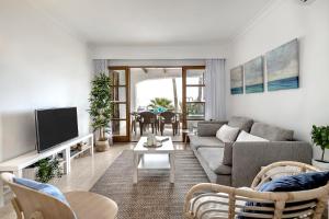 TV a/nebo společenská místnost v ubytování Apartment Carabela I