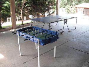 Instalaciones para jugar al tenis de mesa en Complejo Ayenué & Spa II o alrededores