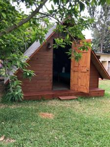 a dog house with a door in the grass at Casa Santa Teresita - Cabaña familiar tipo glamping in Sanarate