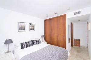 Una cama o camas en una habitación de Apt Tramuntana by JS Villas