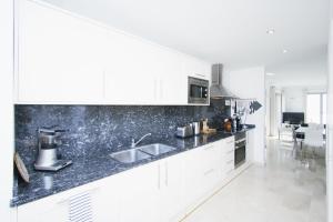 Una cocina o cocineta en Apt Tramuntana by JS Villas