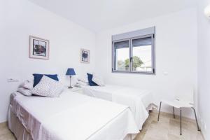 Una cama o camas en una habitación de Apt Tramuntana by JS Villas