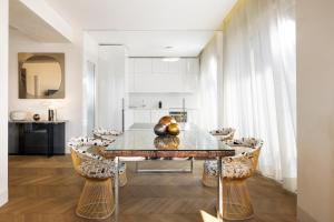 a dining room table and chairs in a room at Hotel Palazzo Manfredi – Small Luxury Hotels of the World in Rome
