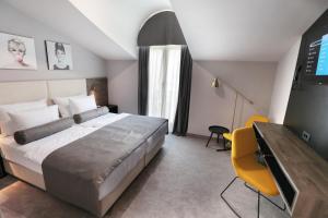 Кровать или кровати в номере Hotel Milenij