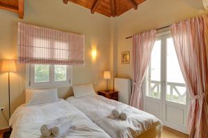 Postel nebo postele na pokoji v ubytování Ioli's Villas