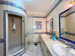 Koupelna v ubytování Lagos Typical House by Homing + 49 fotografií