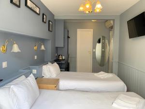 Postel nebo postele na pokoji v ubytování Hôtel Apollo Opéra