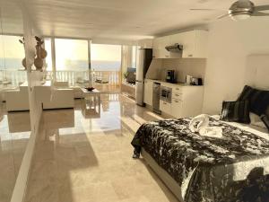 a bedroom with a bed and a kitchen with a view at Sunset Ocean in Arguineguín
