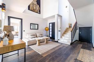 Fotografia z galérie ubytovania 64-Luxury Villa with Jacuzzi & Pool in Mijas! v destinácii Mijas