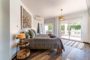 Posteľ alebo postele v izbe v ubytovaní 64-Luxury Villa with Jacuzzi & Pool in Mijas!