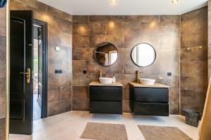 Kúpeľňa v ubytovaní 64-Luxury Villa with Jacuzzi & Pool in Mijas!
