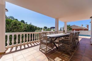 Balkón alebo terasa v ubytovaní 64-Luxury Villa with Jacuzzi & Pool in Mijas!