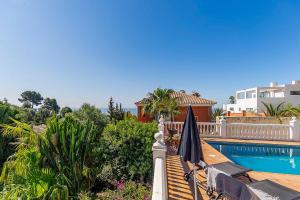 Bazén v ubytovaní 64-Luxury Villa with Jacuzzi & Pool in Mijas! alebo v jeho blízkosti