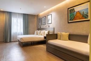 Postel nebo postele na pokoji v ubytování Primeway Suites Cebu