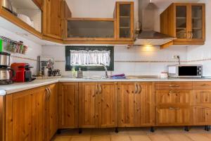 A kitchen or kitchenette at Villa Orquidea