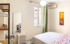 A bed or beds in a room at Sunny apartment on the 2nd floor in bohemian Psiri in Athens' historic center-In Vivo Apartments