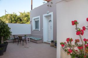 A balcony or terrace at Maria's Little apartment