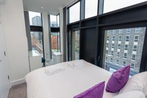 Postel nebo postele na pokoji v ubytování Pillo Rooms Serviced Apartments - Manchester